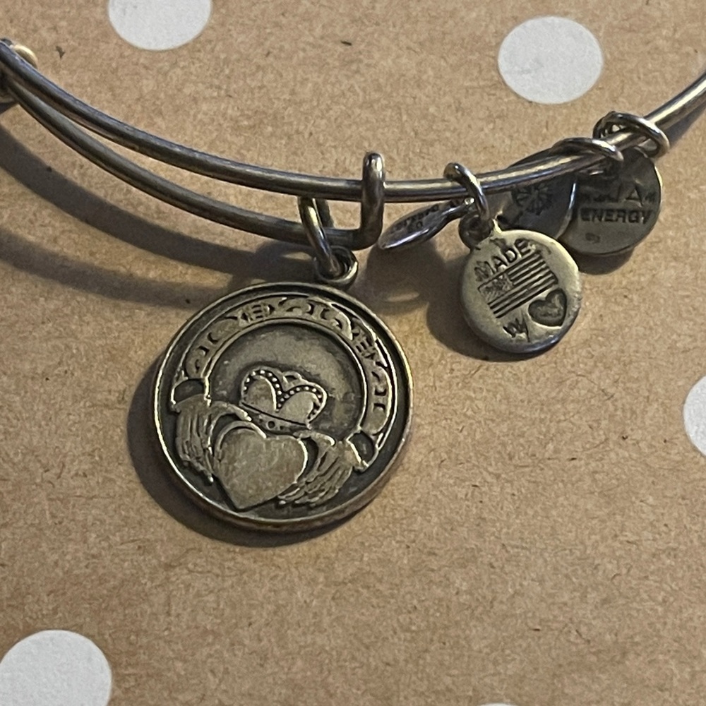 ⭐️3/$25⭐️ Silver Alex and Ani Claddagh Bracelet 2012